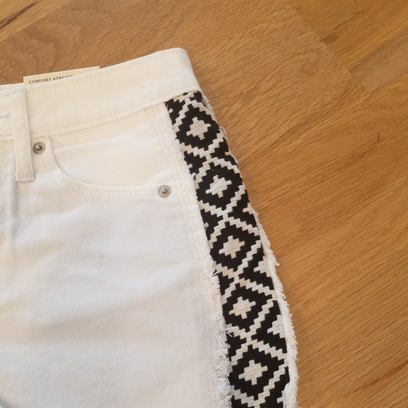 Universal‎ Thread High- Rise White Shorts - Picture 4 of 4